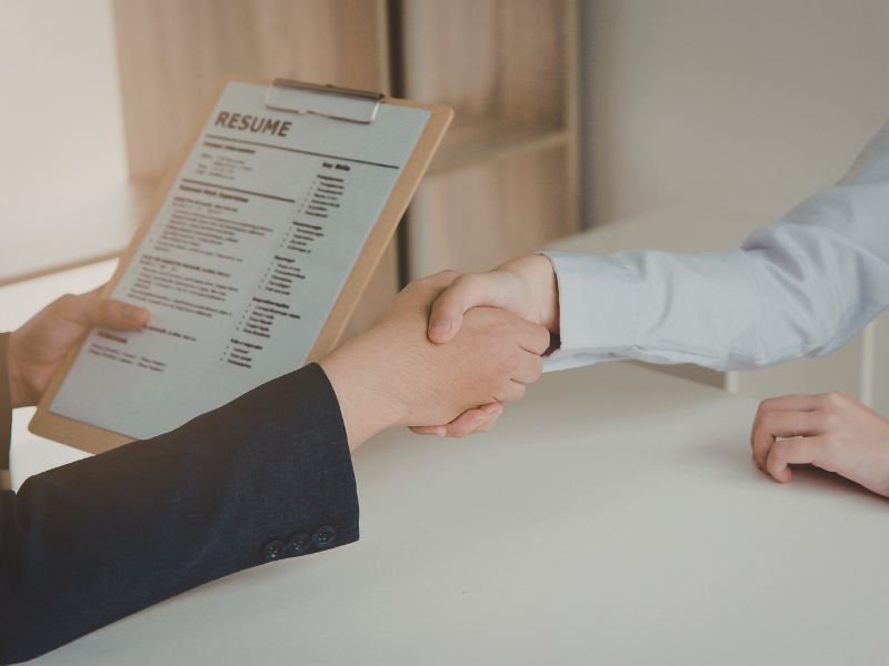 איך לעבור ריאיון עבודה בהצלחה